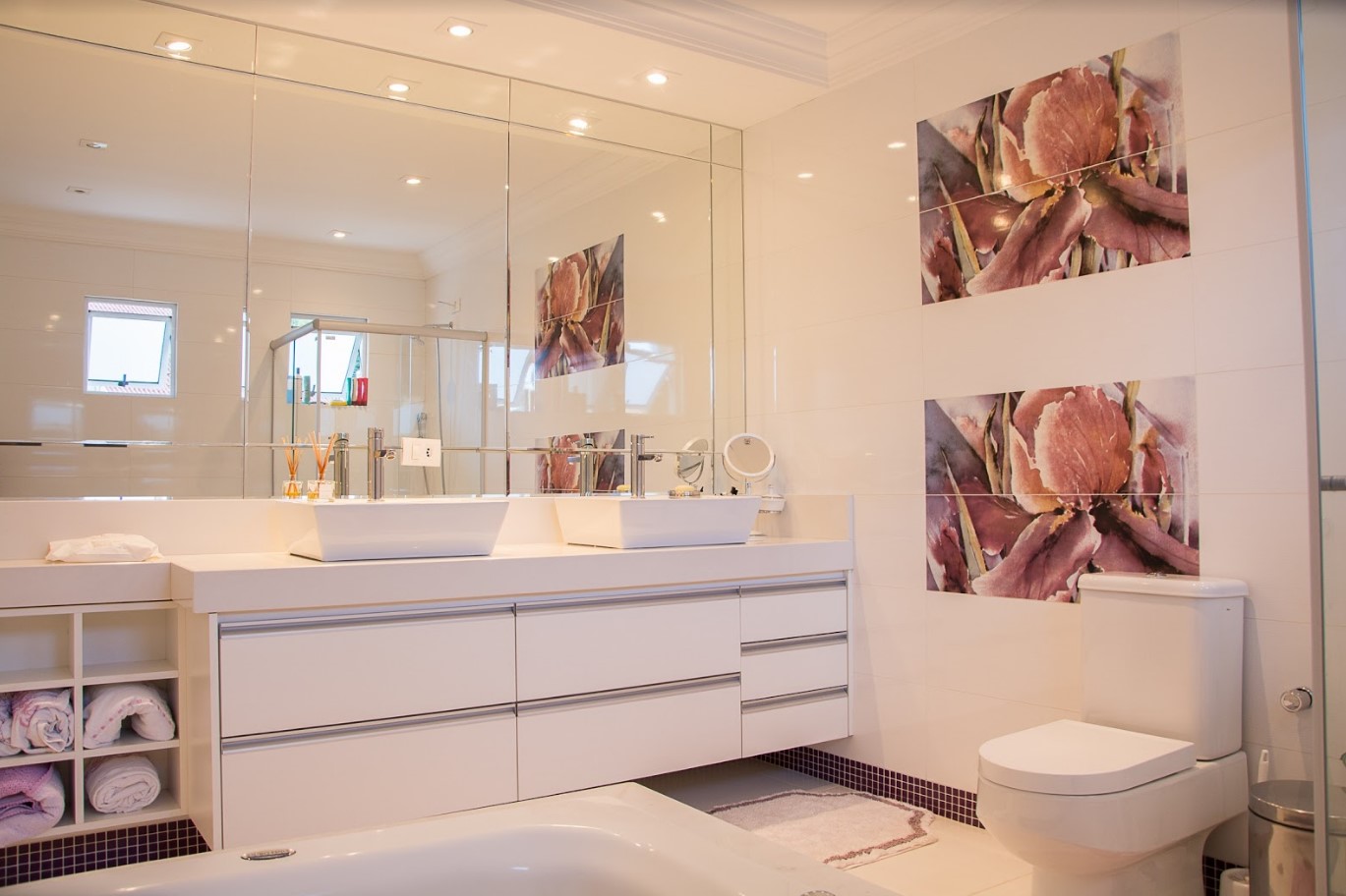 Contemporary Bathroom Design with Splashback by Upgrade Bathrooms